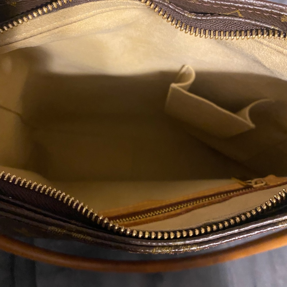 Louis Vuitton Shoulder Bag.  Gently used. Excellent condition - Picture 2 of 4